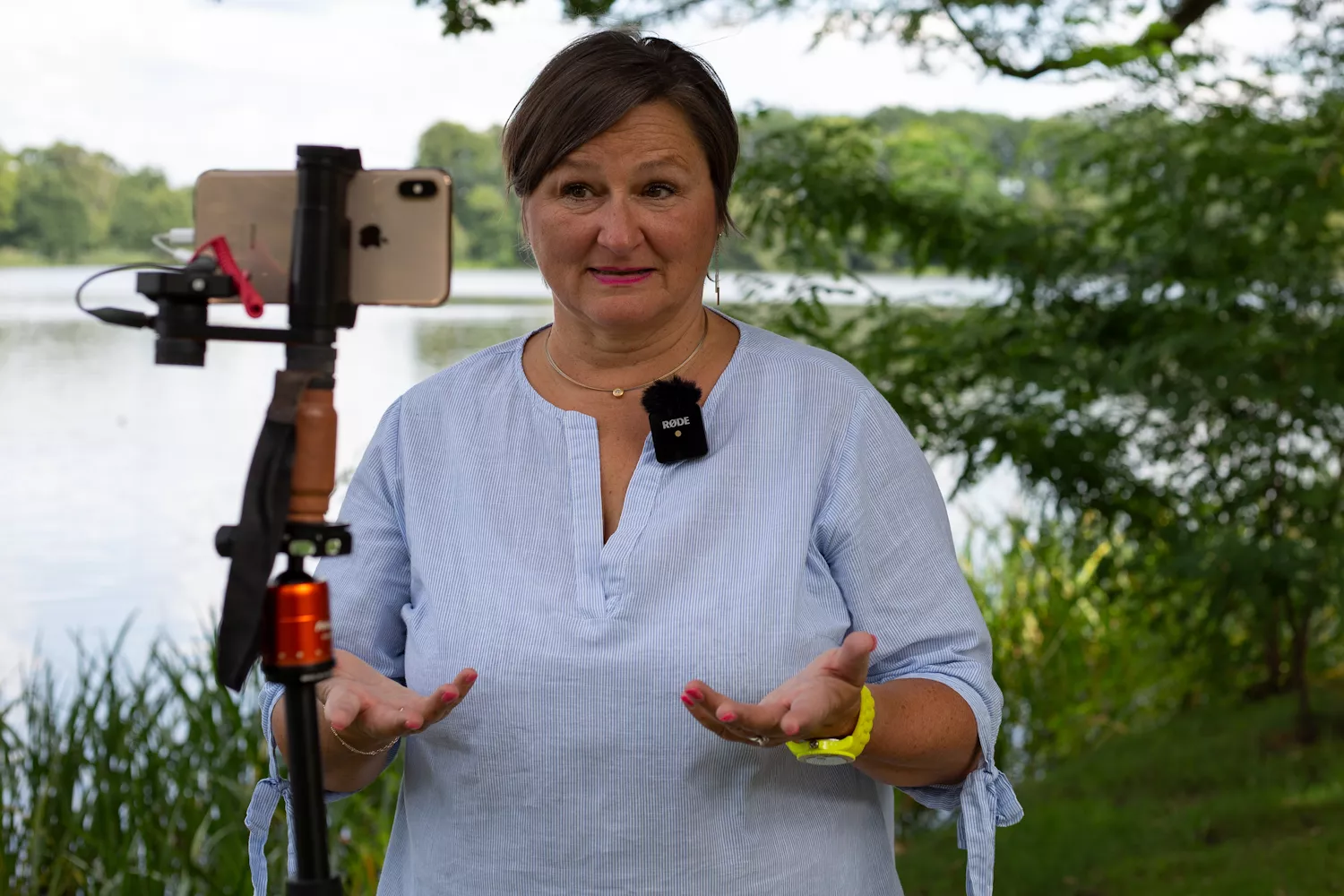 Heike vor der Kamera, bzw. vor dem Smartphone